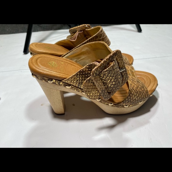 Isola Metallic Shimming  Mandra Snake Print Big Side Buckle Wood Heels Size 6.5 - Picture 4 of 15